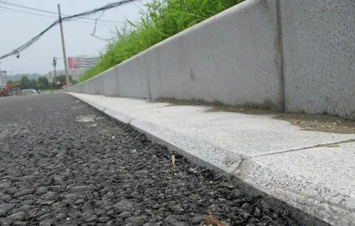 造成路边石破损的原因有哪些?
?????